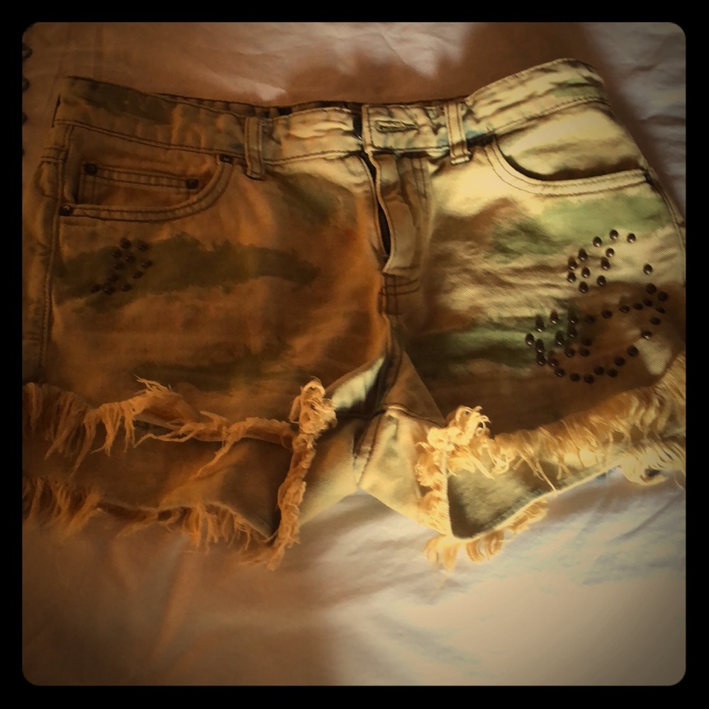 FreePeople camo cut off’s Sz 28